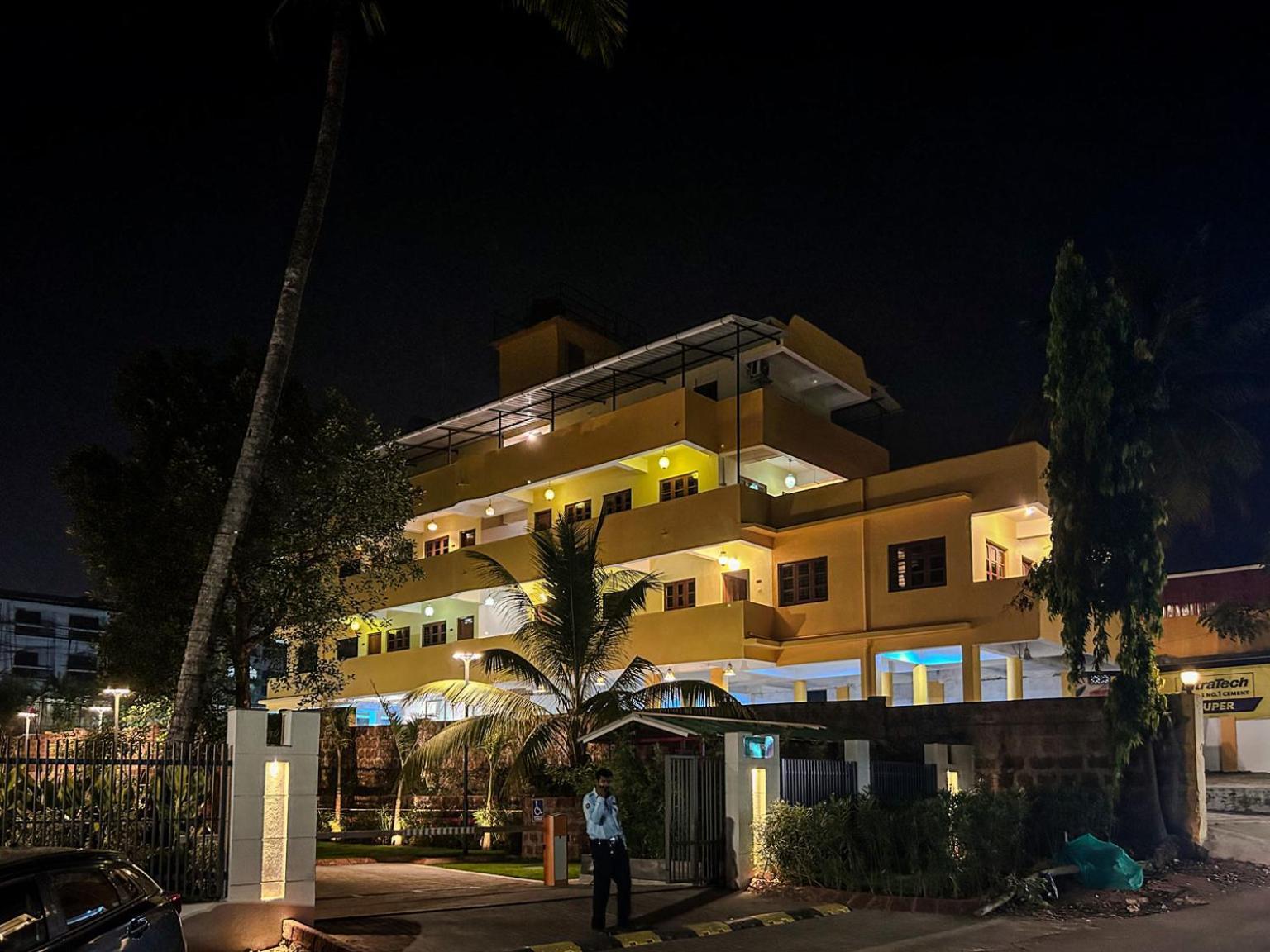 La Costa Residency Hotel Anjuna Exterior photo