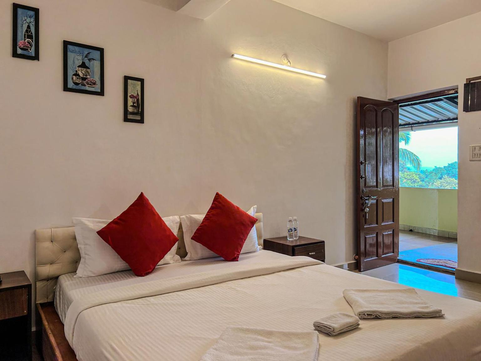 La Costa Residency Hotel Anjuna Exterior photo